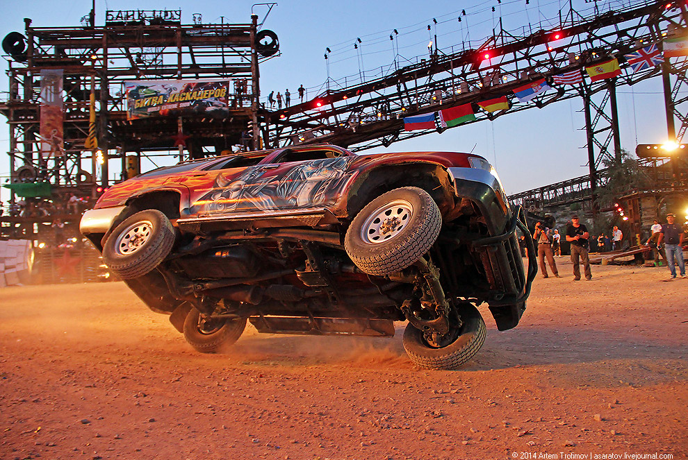 Человек облился бензином и поджёг себя у всех на глазах...