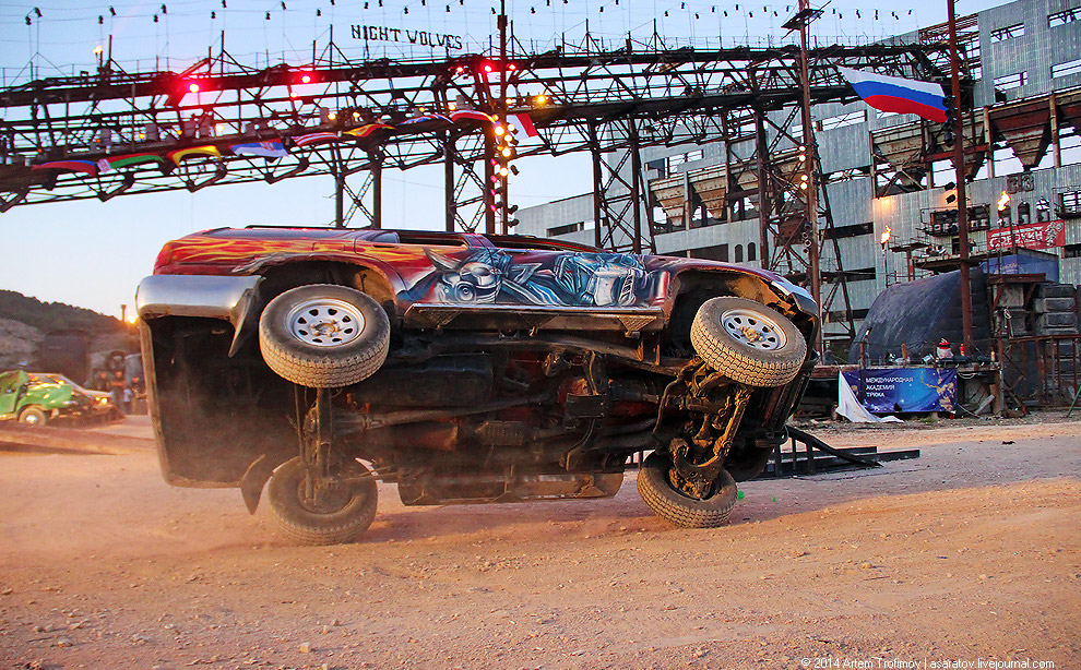Человек облился бензином и поджёг себя у всех на глазах...
