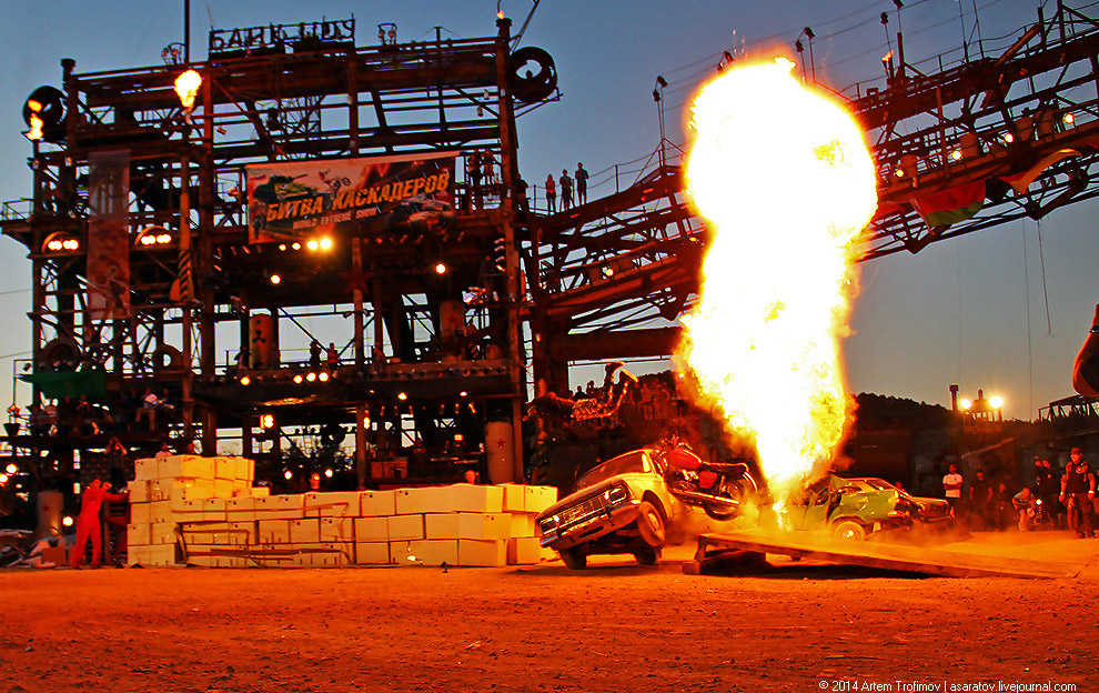 Человек облился бензином и поджёг себя у всех на глазах...