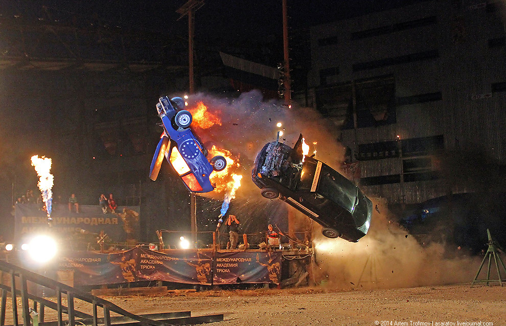 Человек облился бензином и поджёг себя у всех на глазах...