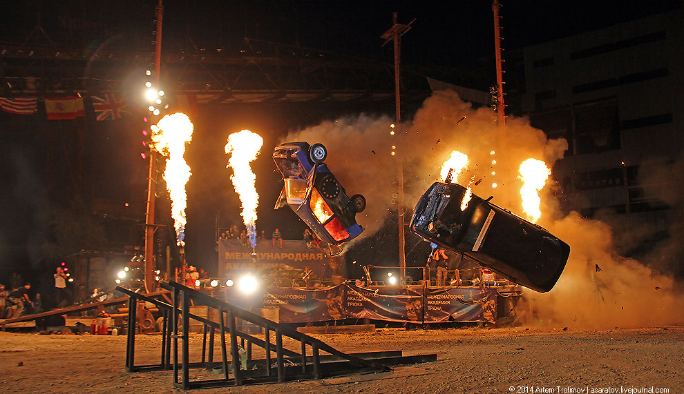 Человек облился бензином и поджёг себя у всех на глазах...