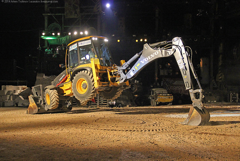 Человек облился бензином и поджёг себя у всех на глазах...