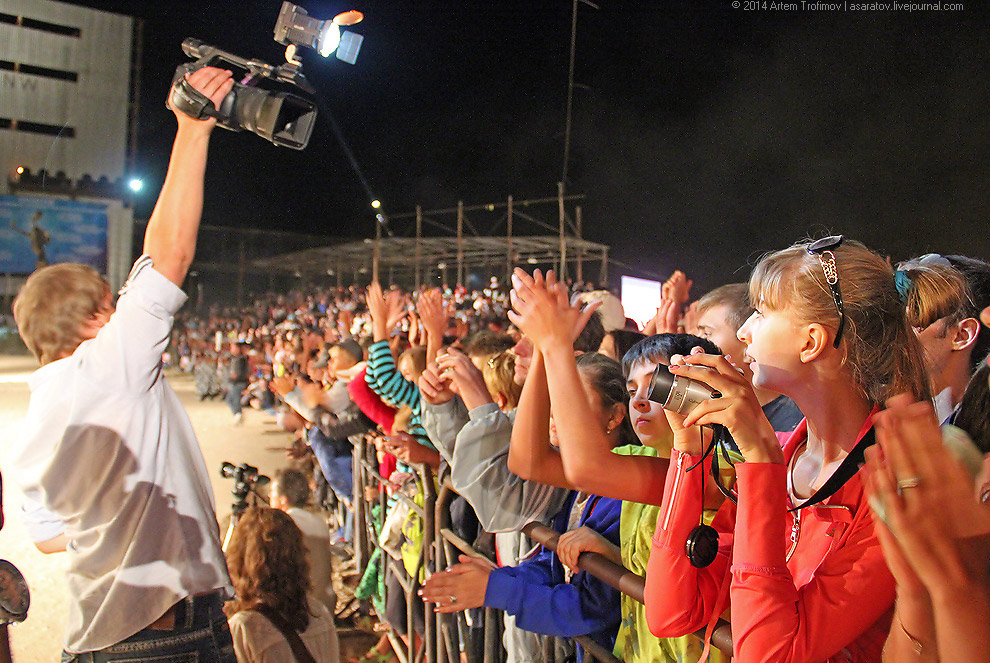 Человек облился бензином и поджёг себя у всех на глазах...