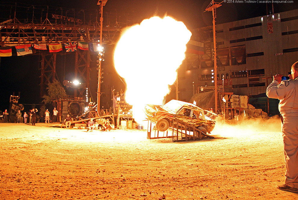 Человек облился бензином и поджёг себя у всех на глазах...