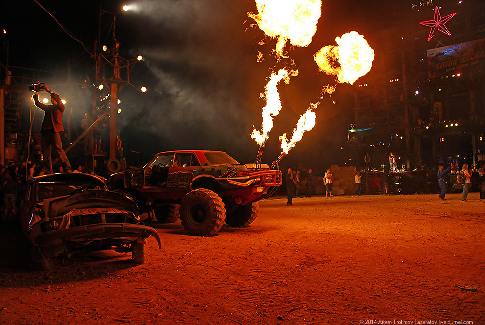 Человек облился бензином и поджёг себя у всех на глазах...