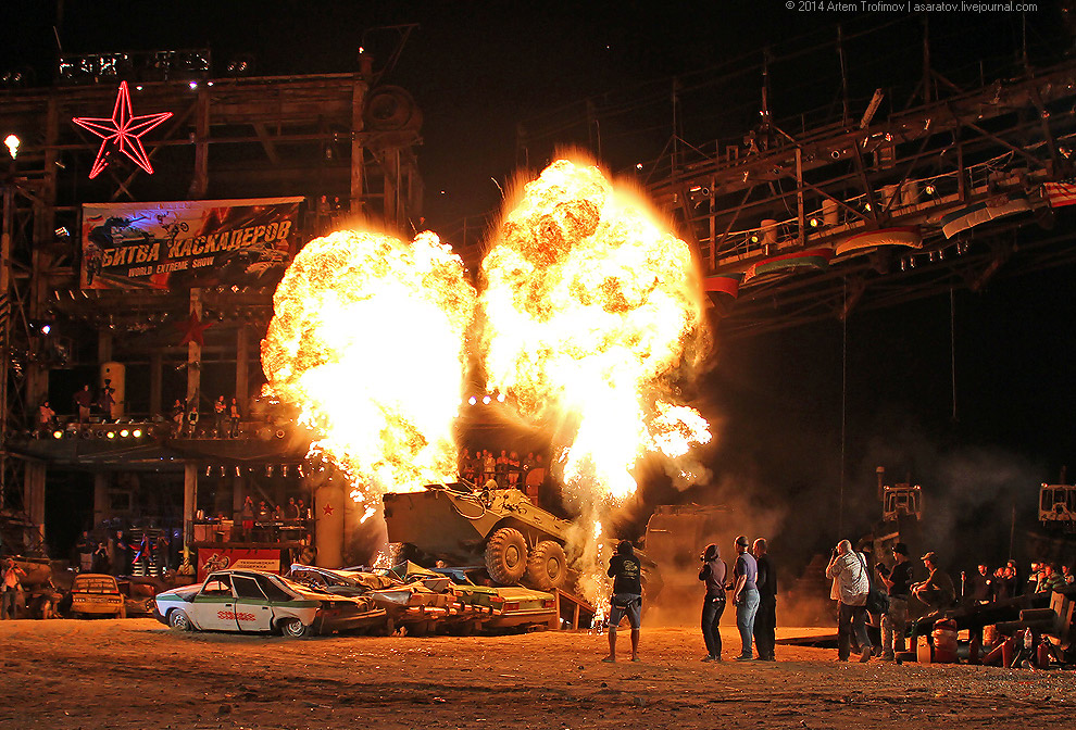 Человек облился бензином и поджёг себя у всех на глазах...