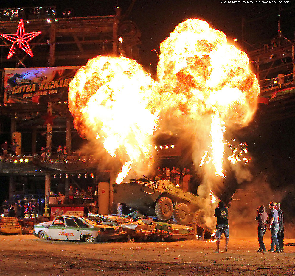 Человек облился бензином и поджёг себя у всех на глазах...