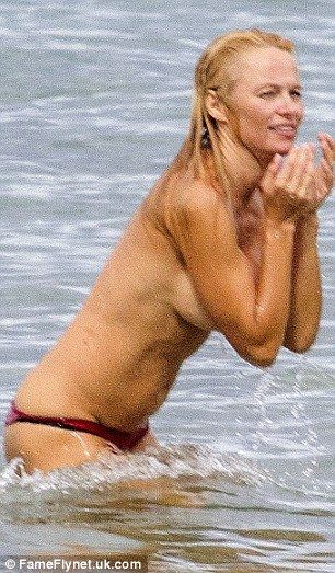 Памела Андерсон засветила сиськи