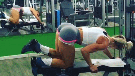 Девушки в тренажерном зале