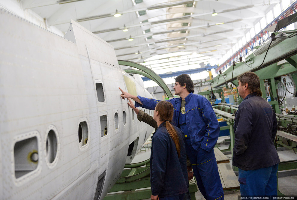 Как делают самолет Л-410 в Чехии