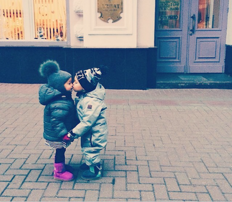 Этот неловкий момент, когда у детей отношения серьёзнее, чем у тебя