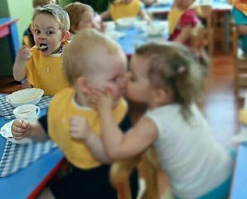 Этот неловкий момент, когда у детей отношения серьёзнее, чем у тебя