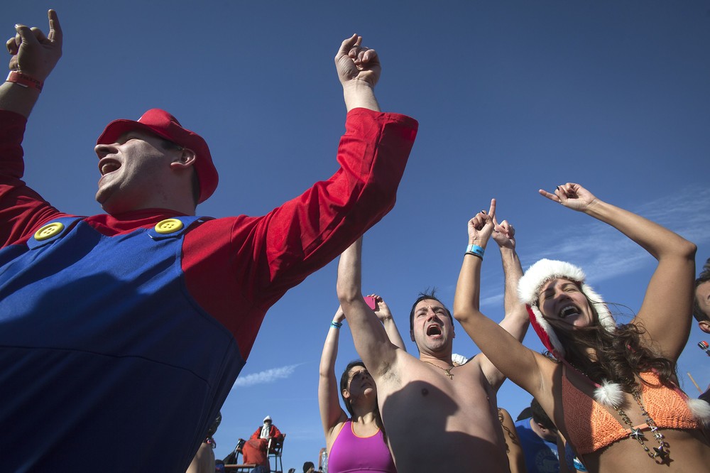 Новогодние заплывы в разных уголках мира