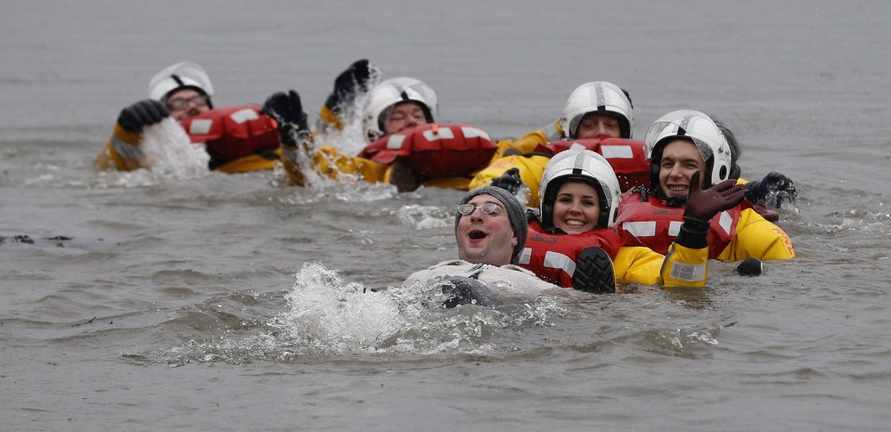 Новогодние заплывы в разных уголках мира