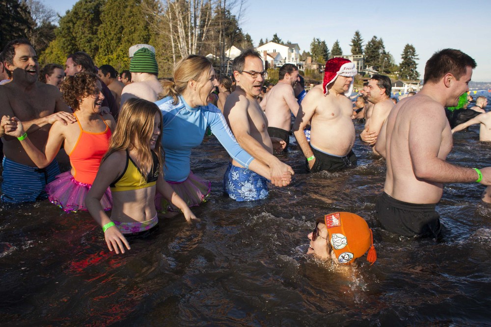 Новогодние заплывы в разных уголках мира