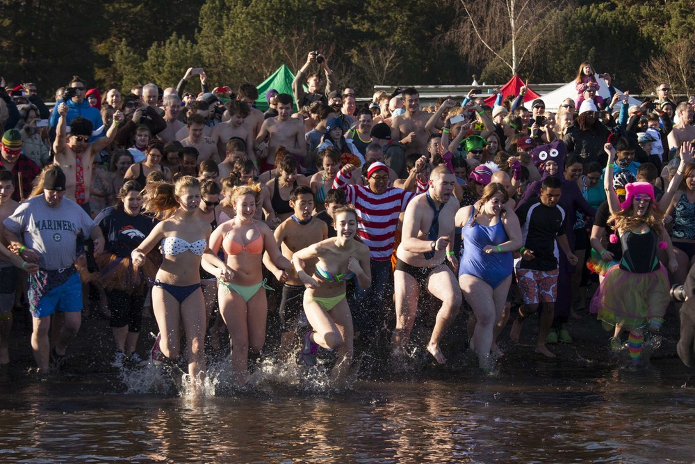 Новогодние заплывы в разных уголках мира