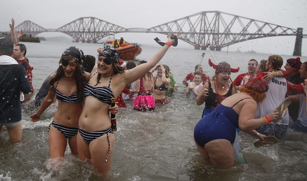 Новогодние заплывы в разных уголках мира