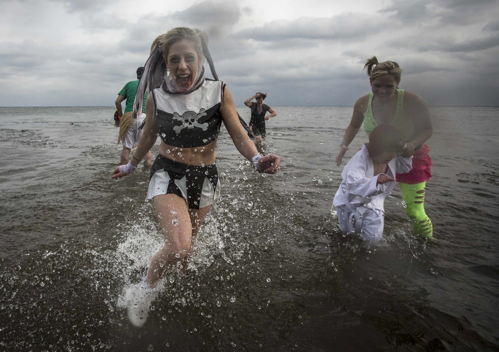 Новогодние заплывы в разных уголках мира
