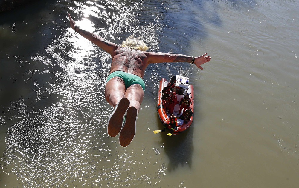 Новогодние заплывы в разных уголках мира