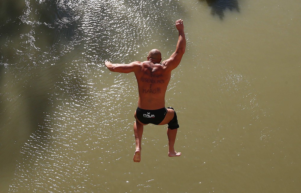 Новогодние заплывы в разных уголках мира