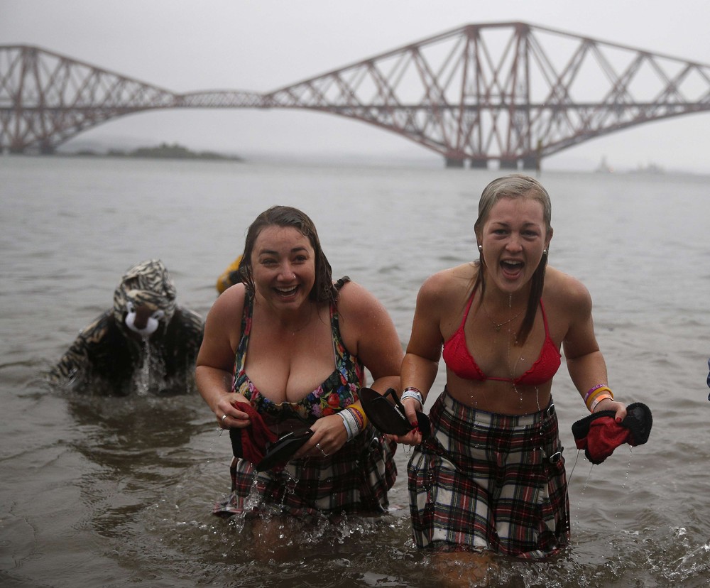 Новогодние заплывы в разных уголках мира