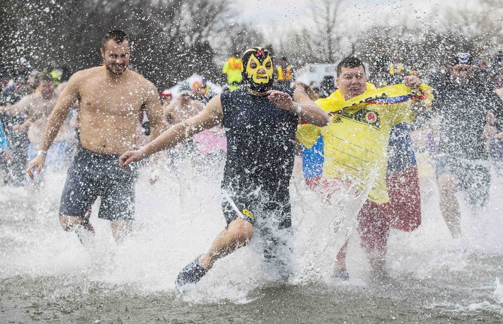Новогодние заплывы в разных уголках мира