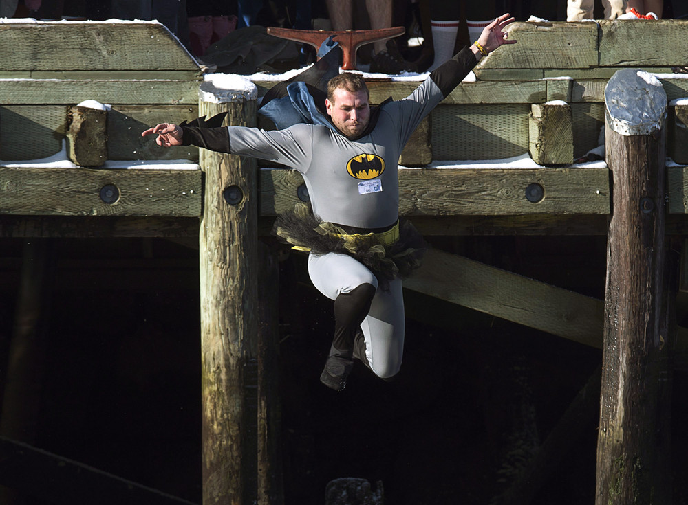 Новогодние заплывы в разных уголках мира