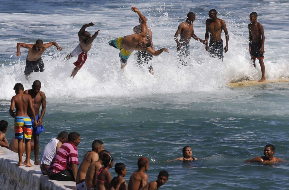 Новогодние заплывы в разных уголках мира
