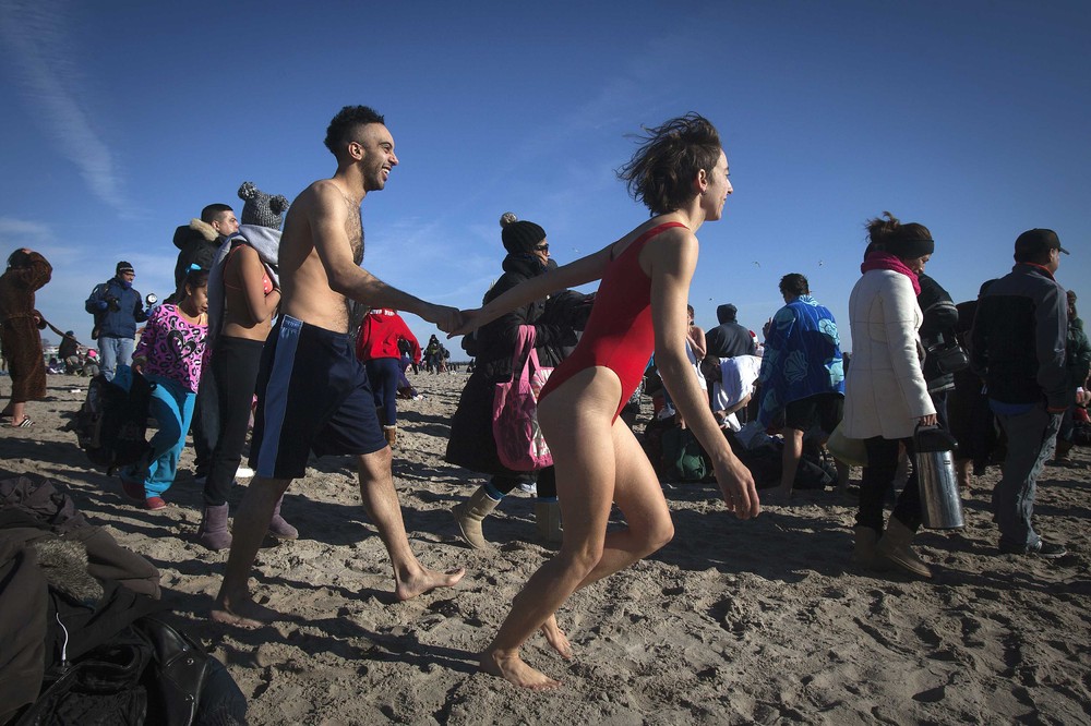 Новогодние заплывы в разных уголках мира