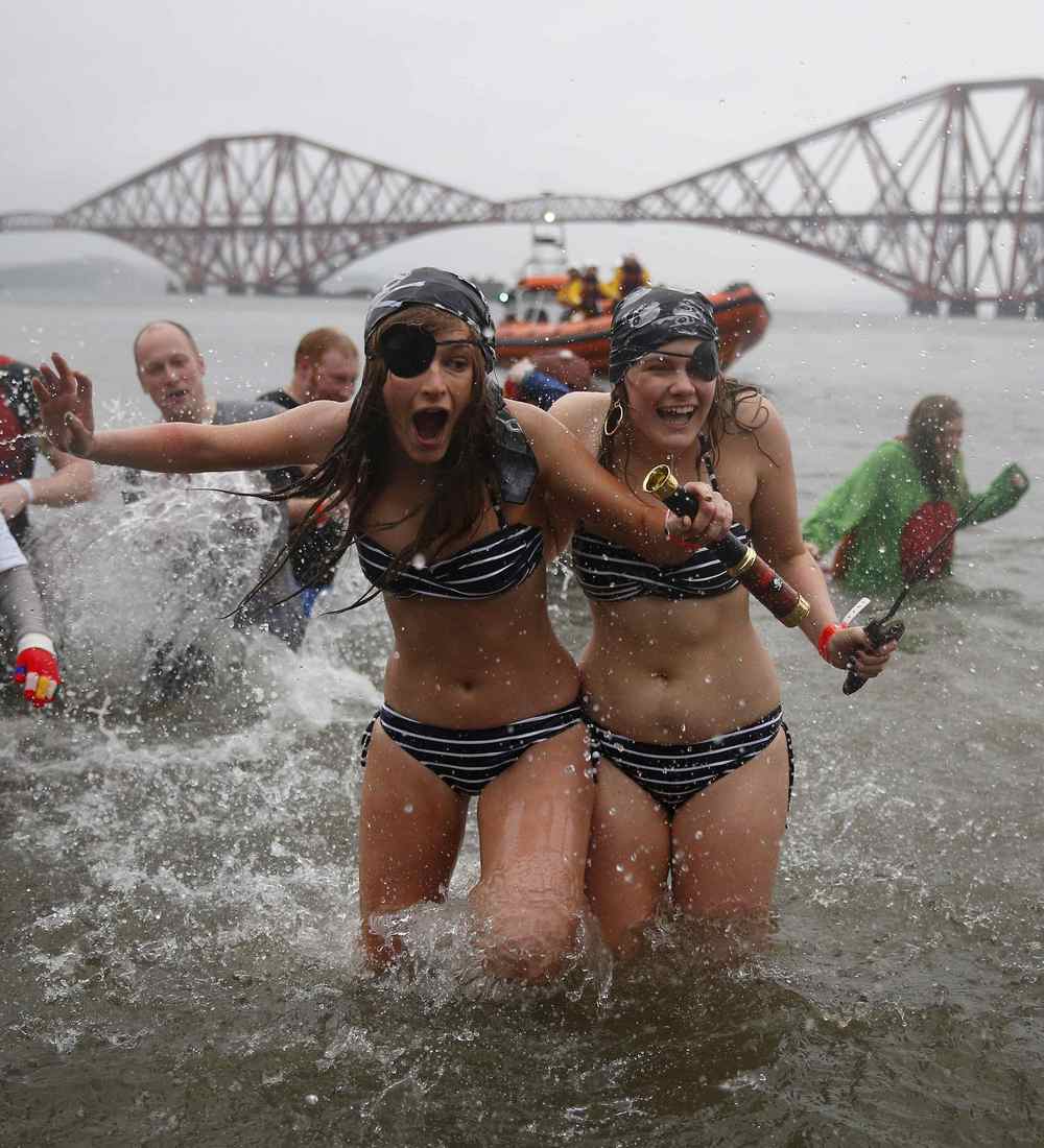 Новогодние заплывы в разных уголках мира