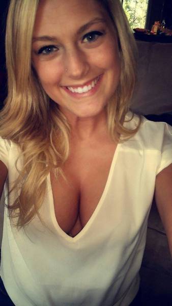 Прелестные девушки фотографируются