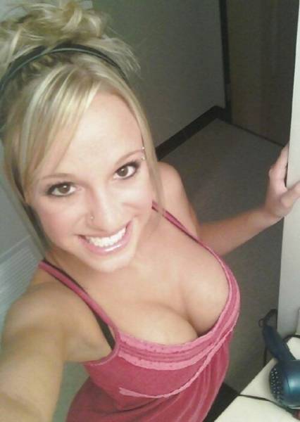 Прелестные девушки фотографируются