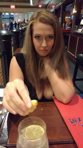 Прелестные девушки фотографируются