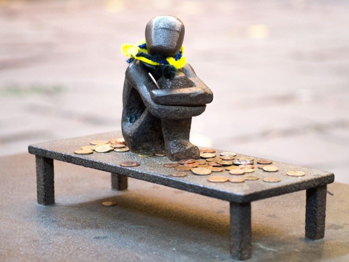 Лягушка-путешественница, Чижик-Пыжик и компания: 6 самых маленьких памятников в мире