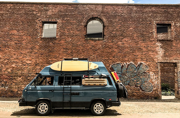 Американец продал дом и поехал путешествовать в фургоне Американец продал дом и поехал путешествовать в фургоне