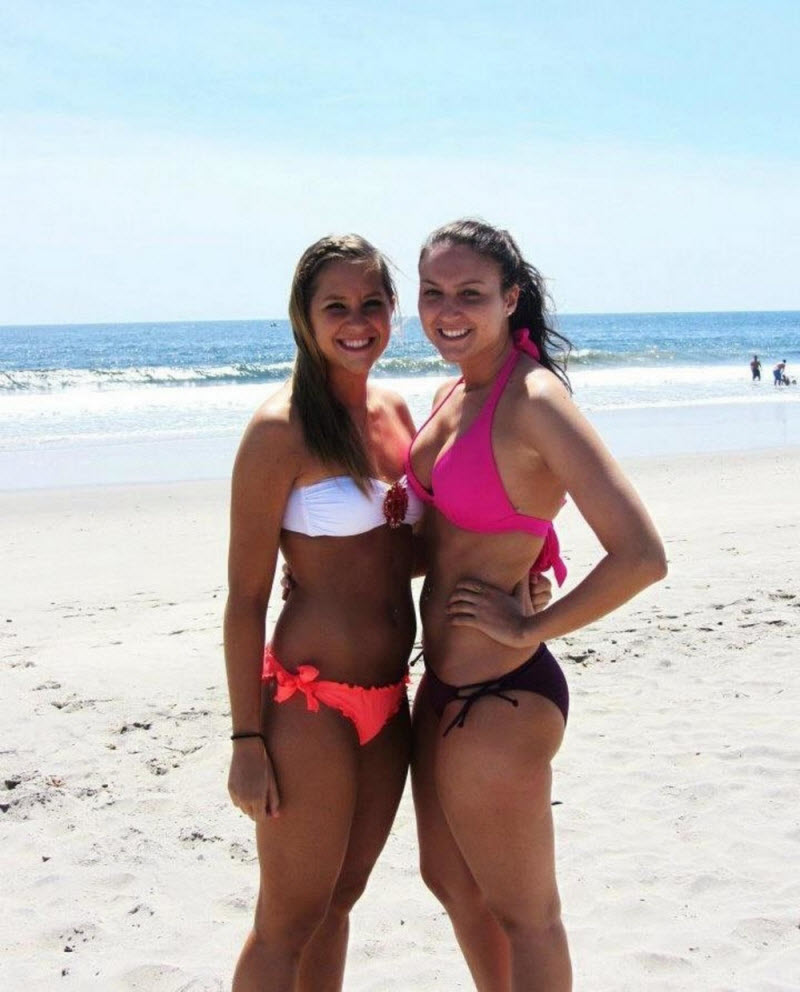 Девушки в бикини