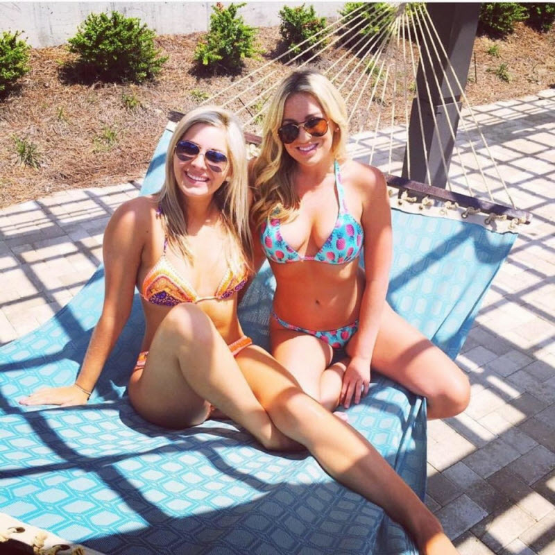 Девушки в бикини