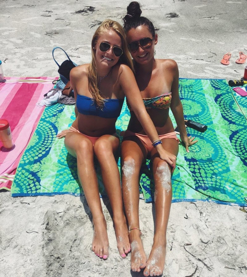 Девушки в бикини