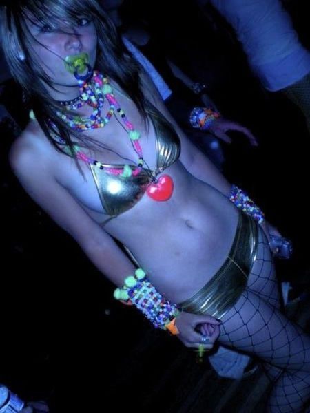 Девочки - рейверы