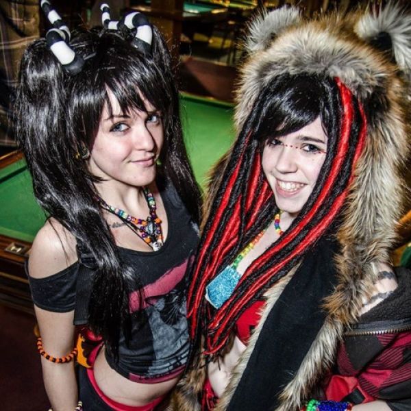 Девочки - рейверы