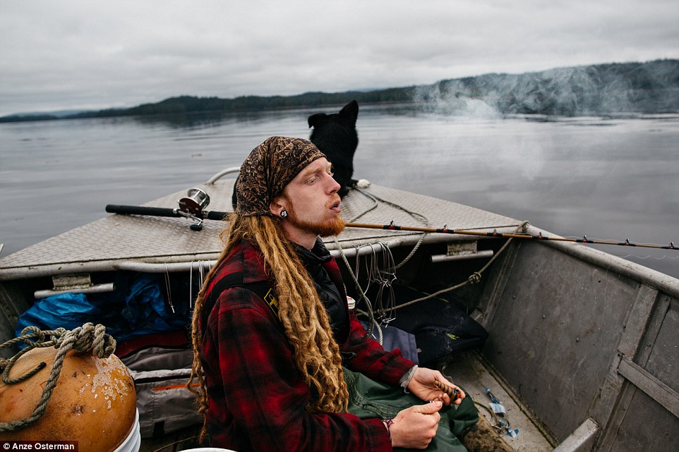 Жизнь на острове в окружении китов и медведей Жизнь на острове в окружении китов и медведей