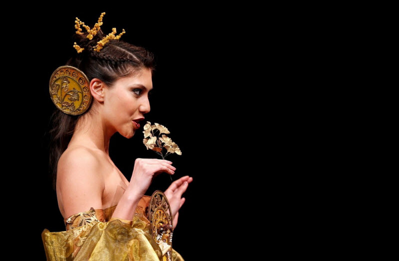 Показ мод на фестивале шоколада