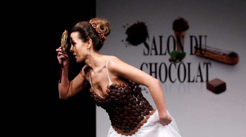 Показ мод на фестивале шоколада