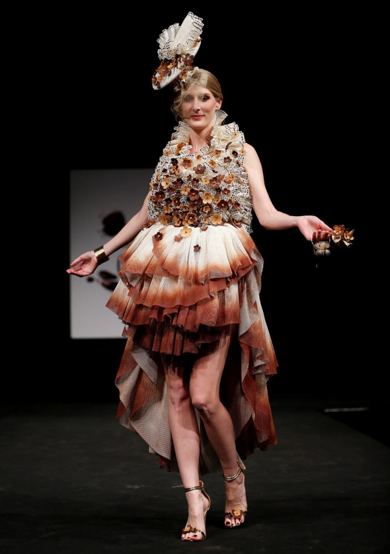 Показ мод на фестивале шоколада