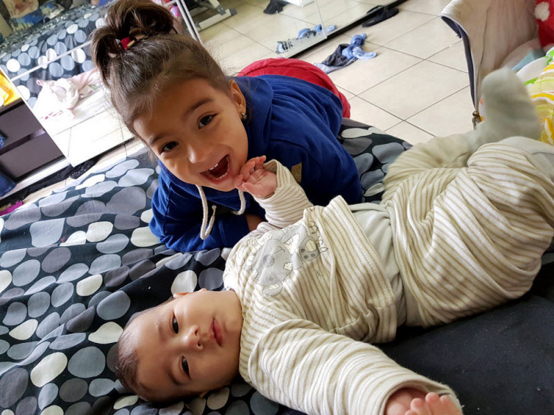 Мама двоих детей продает свое грудное молоко... мужчинам