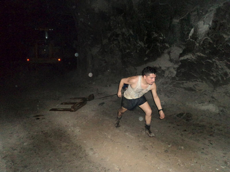 Фоторепортаж из-под земли, снятый шахтером в завале