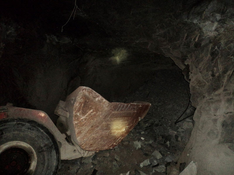 Фоторепортаж из-под земли, снятый шахтером в завале