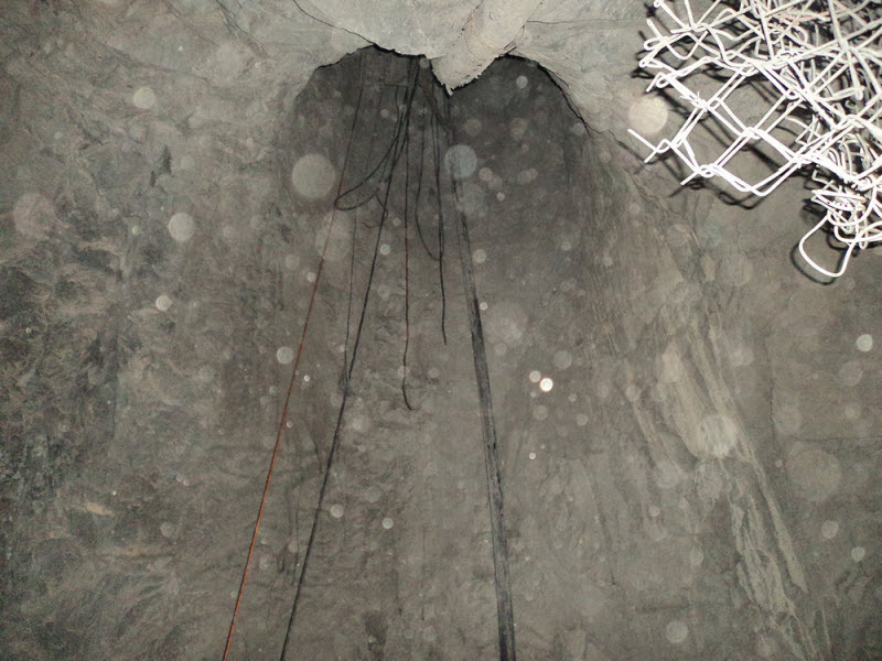 Фоторепортаж из-под земли, снятый шахтером в завале