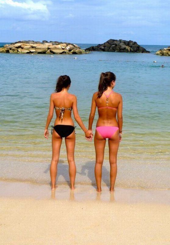 Девушки в бикини