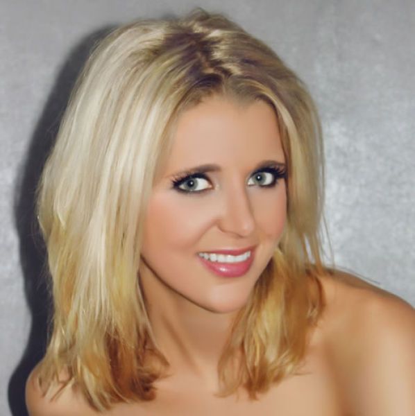 Выставила девственность на аукцион (19 фото)